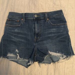 Women’s Levi Cut Off’s